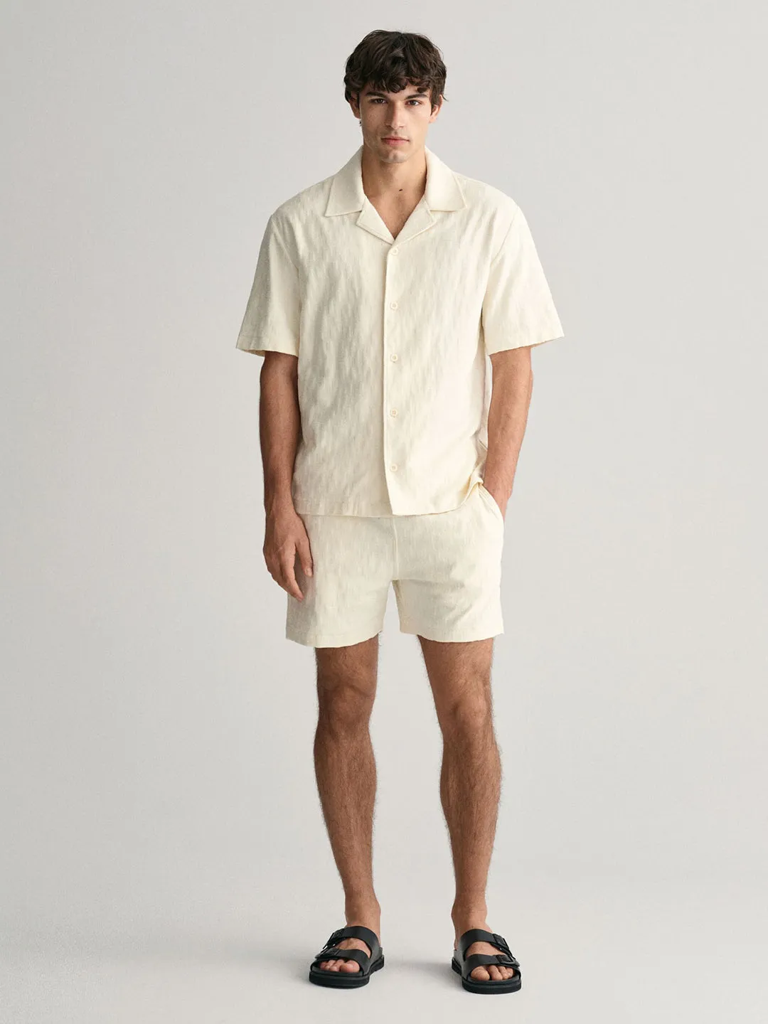 Gant Men Cream Solid Relaxed Fit Shorts