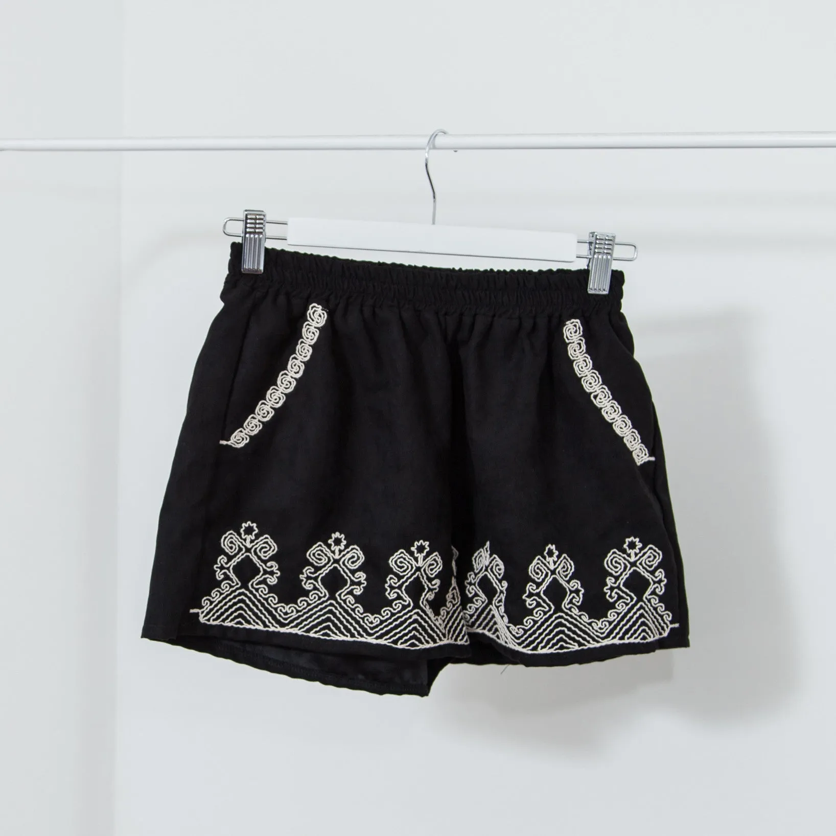 JEANA EMBROIDERED SHORTS